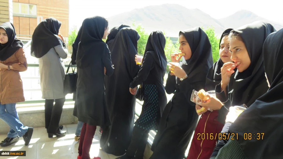 پخش شربت و شیرینی در بین دانشجویان به مناسبت نیمه شعبان  4