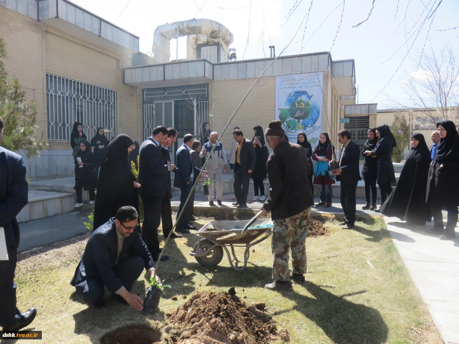 15 اسفند روز درختکاری در آموزشکده دختران شهرکرد با حضور معاون جهاد کشاورزی استان 2