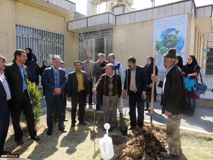 15 اسفند روز درختکاری در آموزشکده دختران شهرکرد با حضور معاون جهاد کشاورزی استان 3